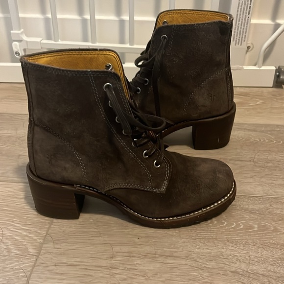 Frye Sabrina heeled boots suede size 6 - Picture 3 of 3